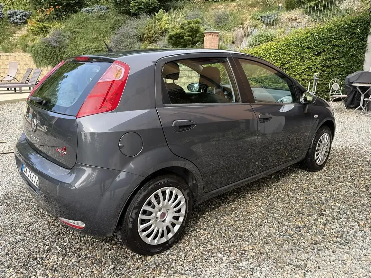Usata Fiat Grande Punto 69 CV (50 kW) 2014 Grigio Utilitaria