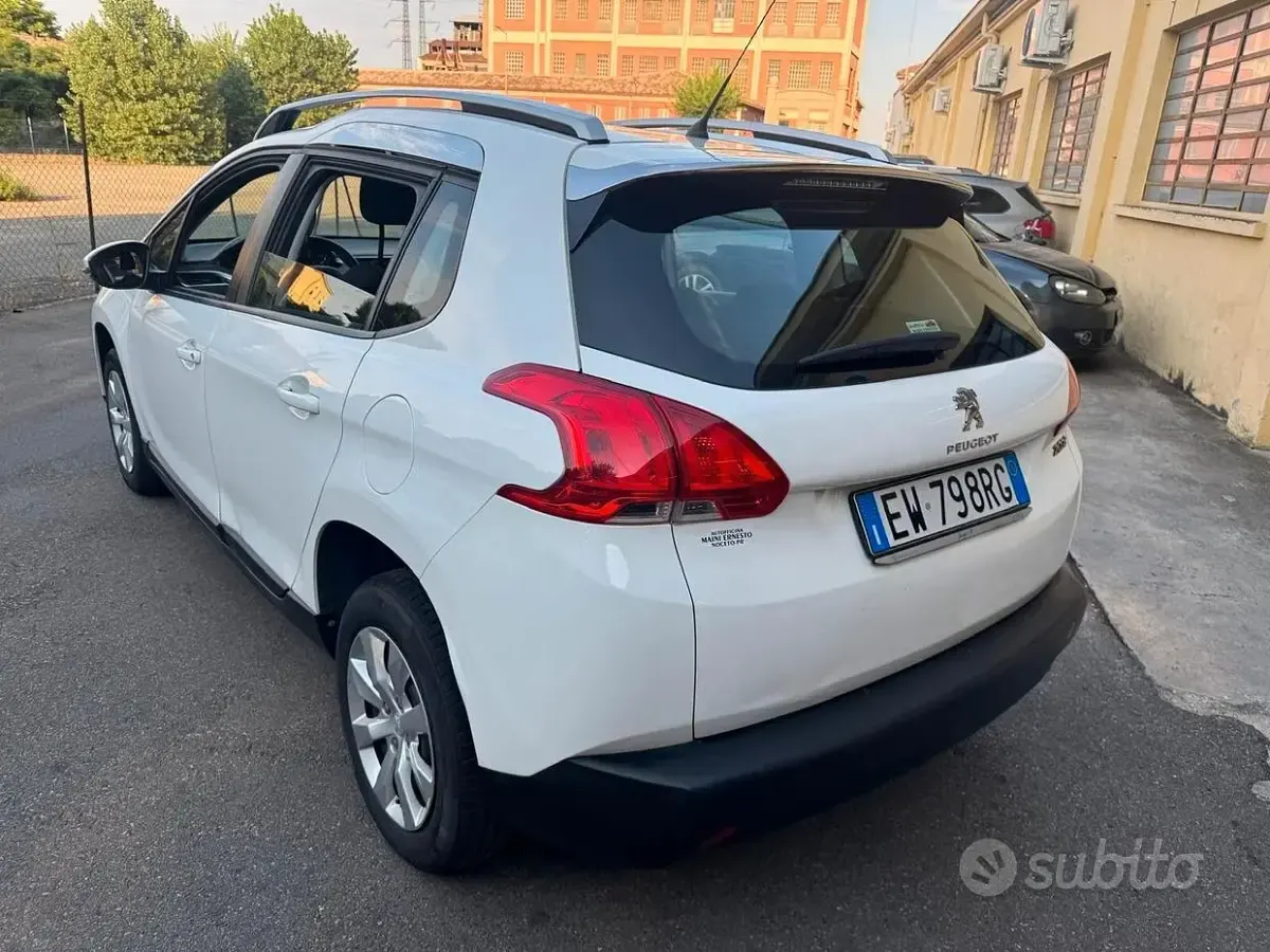 Usata Peugeot 2008 Allure 82 CV (60 kW) 2014 Bianco SUV