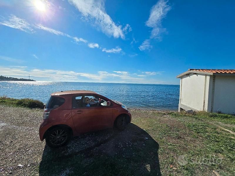 Usata Toyota iQ 68 CV (50 kW) 2011 Rosso Utilitaria