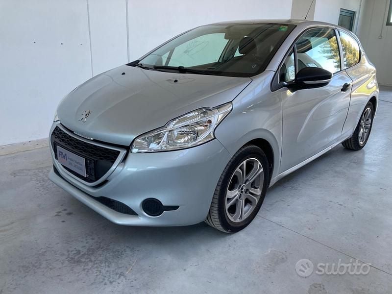 Usata Peugeot 208 Access 68 CV (50 kW) 2014 Grigio Utilitaria