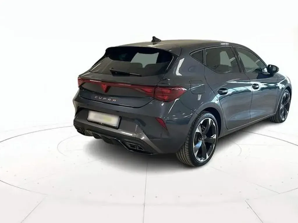 Usata Cupra Leon 150 CV (110 kW) 2025 Vari colori pastello Berlina