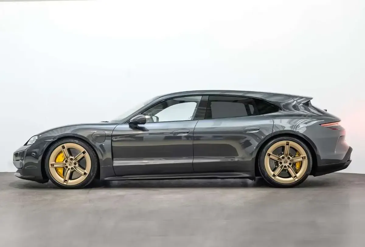 Usata Porsche Taycan Turbo Cross Turismo 650 kW (884 CV) 2025 Grigio Berlina
