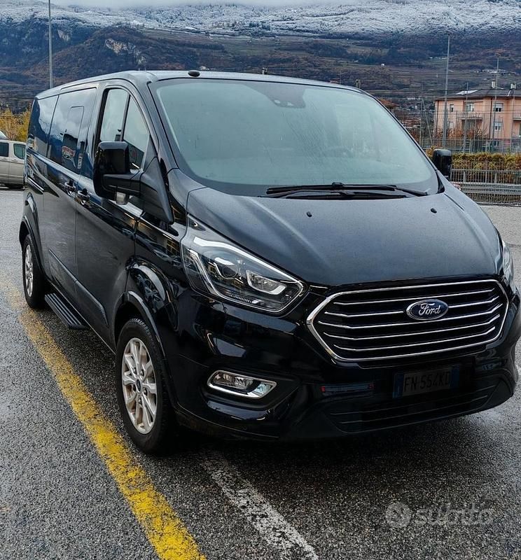 Nero Usata 2018 Ford Tourneo Custom Titanium Furgone | 27.500 € (Buon prezzo) - Immagine 1/4