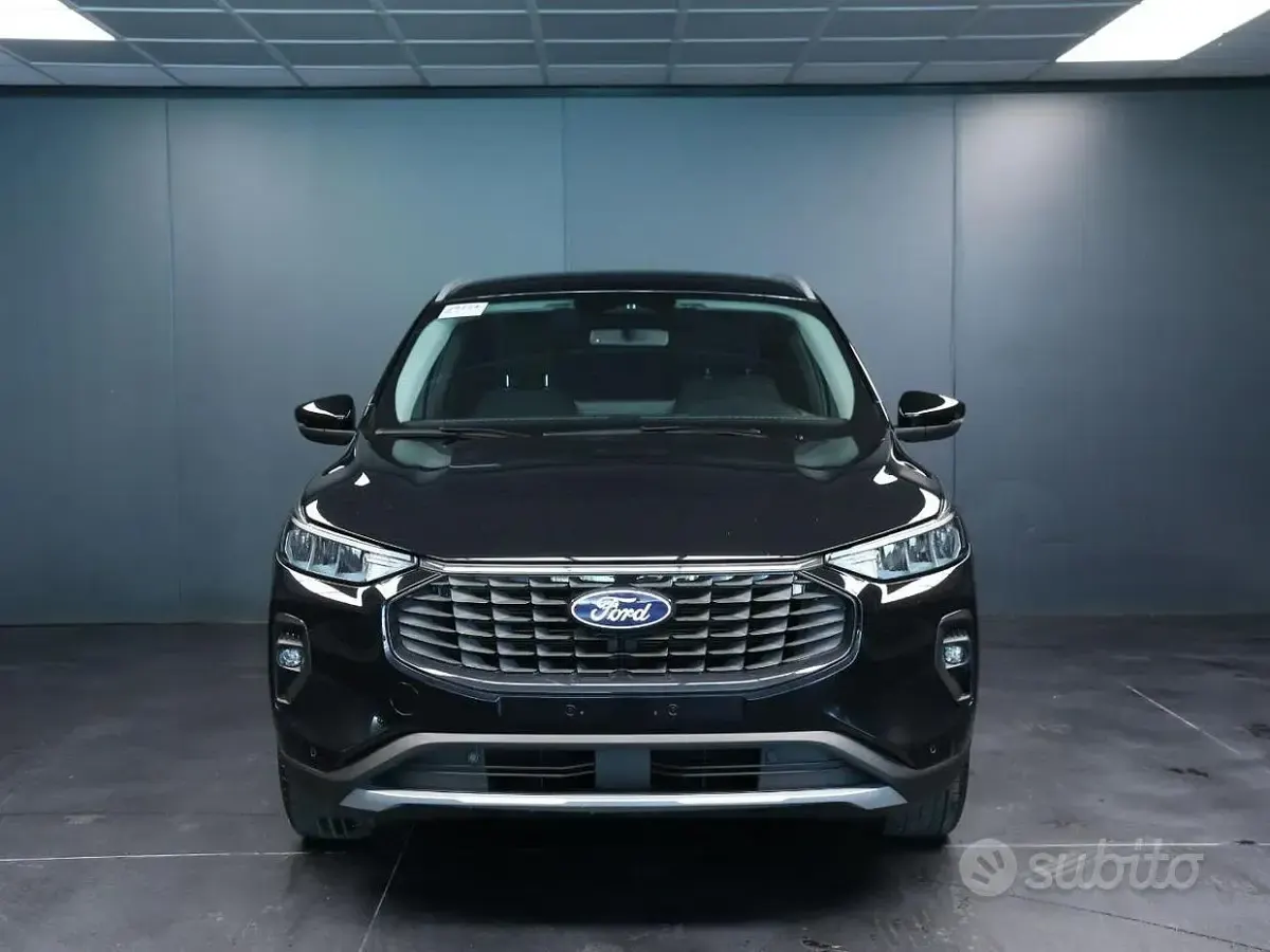 Usata Ford Kuga Titanium 179 CV (131 kW) 2025 Nero SUV