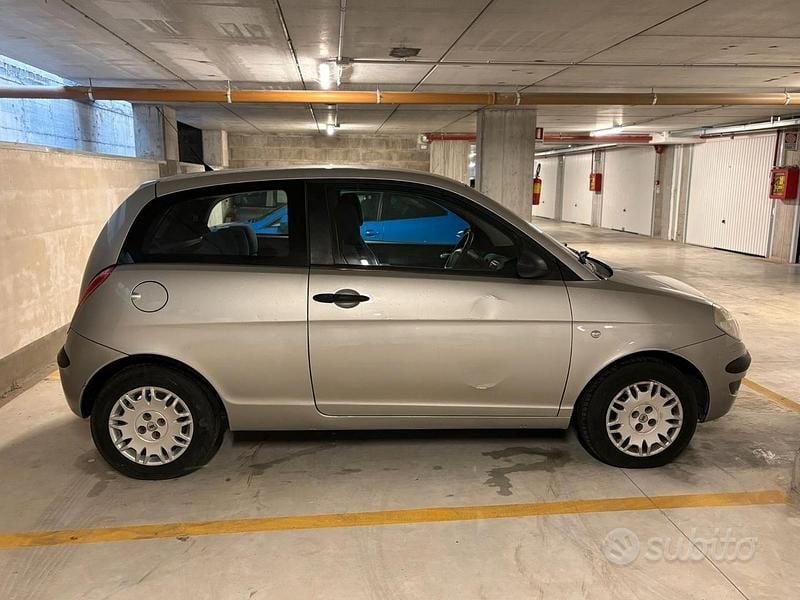 Usata Lancia Ypsilon 60 CV (44 kW) 2016 Grigio Utilitaria