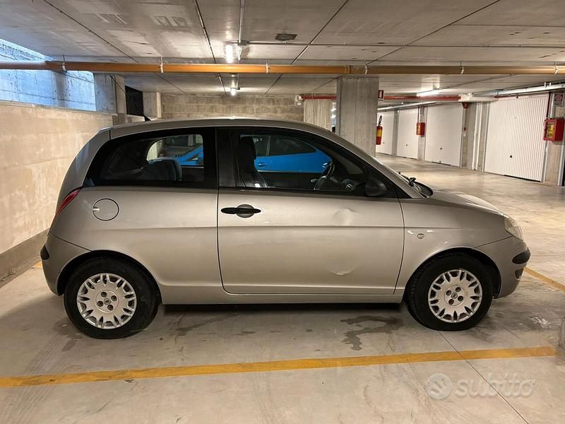 Usata Lancia Ypsilon 95 CV (69 kW) 2016 Grigio Utilitaria