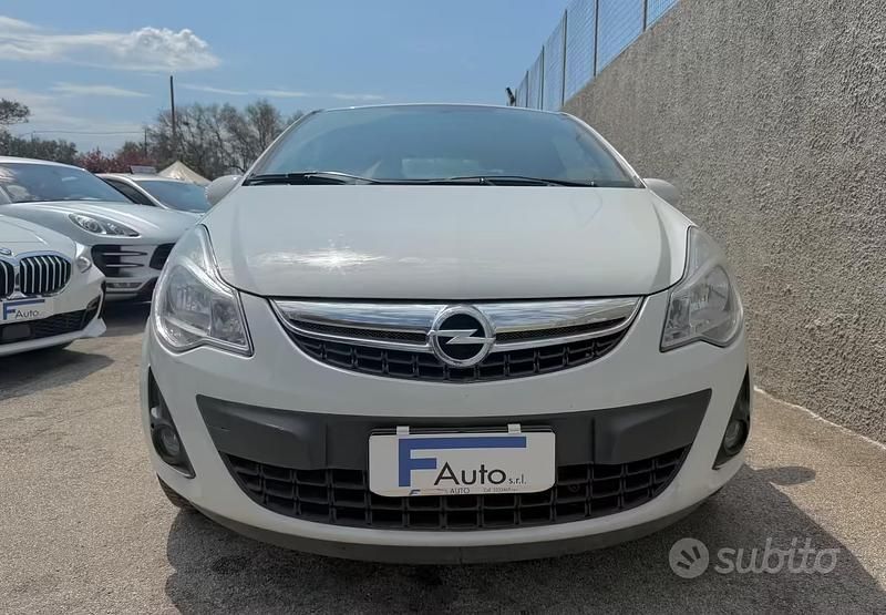 Usata Opel Corsa 75 CV (55 kW) 2011 Bianco Utilitaria