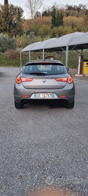 Usata Alfa Romeo Giulietta Ti 120 CV (88 kW) 2021 Grigio Berlina