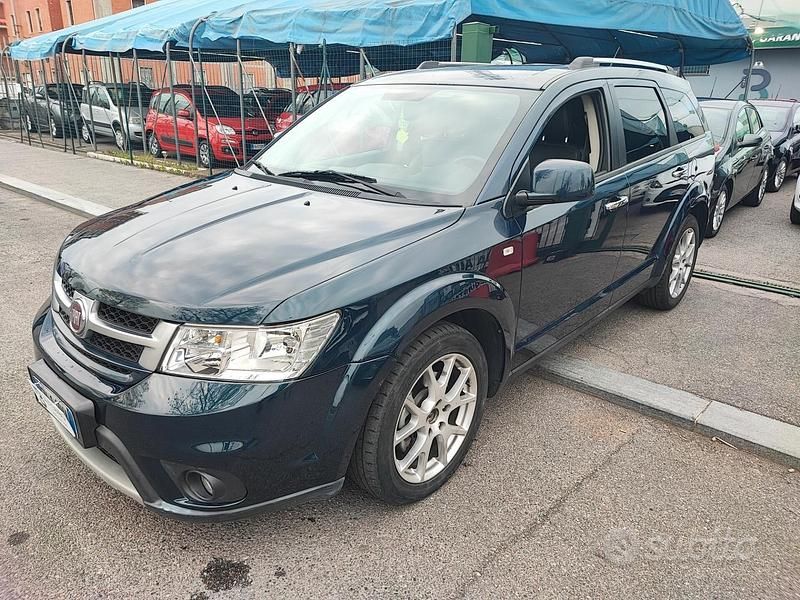 Käytetty Fiat Freemont Lounge 170 HP (125 kW) 2012 Sininen Katumaasturi
