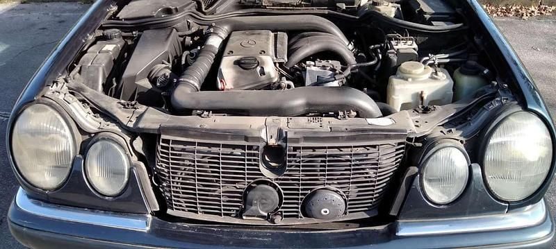 Usata Mercedes E250 Elegance 150 CV (110 kW) 1997 Blu/azzurro Station wagon