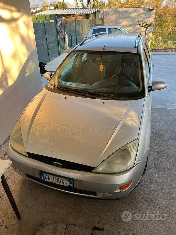 Begagnad Ford Focus 90 HK (66 kW) 2001 Grå Kombi