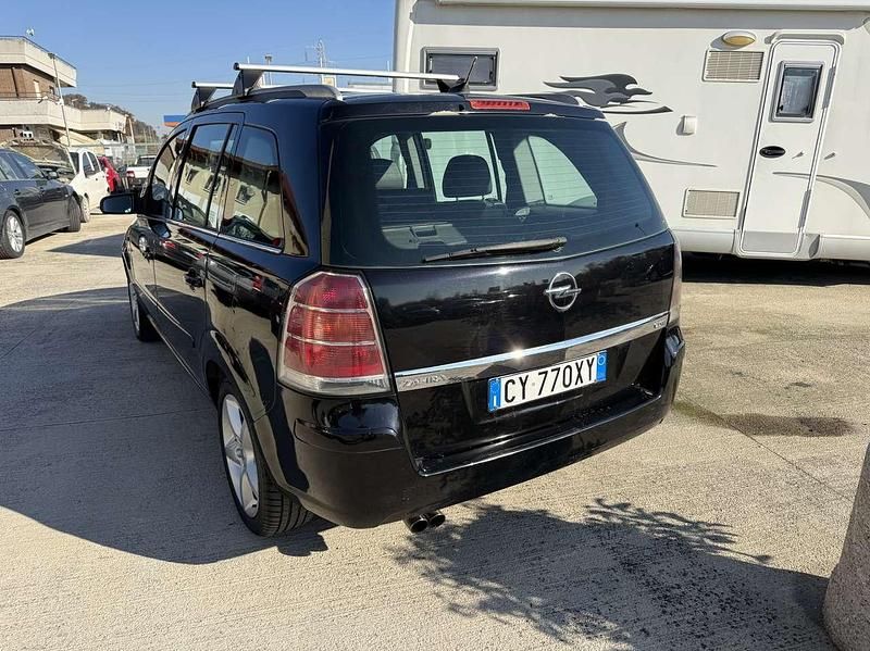 Usata Opel Zafira Cosmo 101 CV (74 kW) 2005 Nero Monovolume