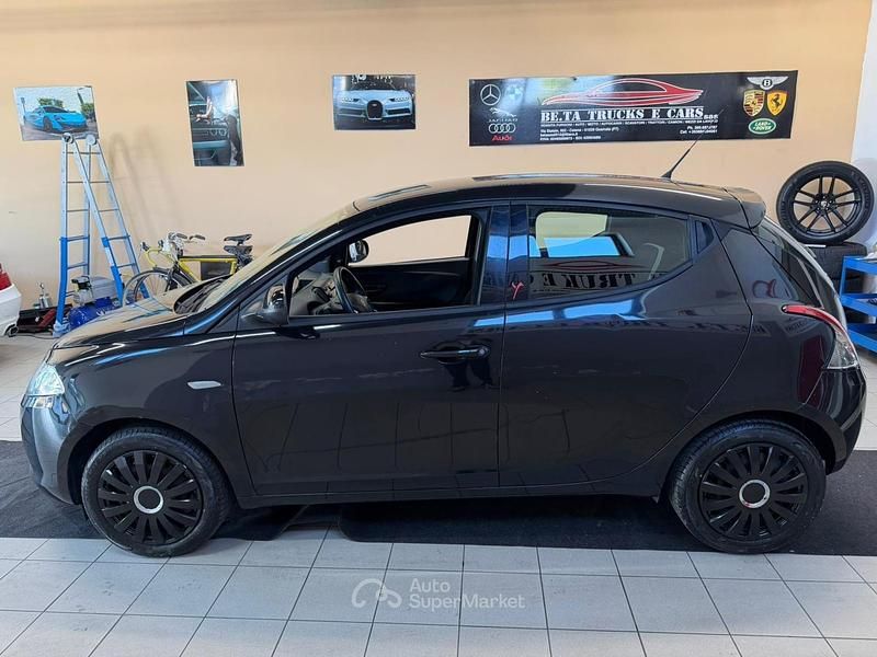 Usata Lancia Ypsilon 69 CV (50 kW) 2015 Nero Utilitaria