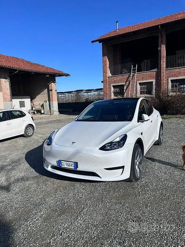 Usata 2022 Tesla Model Y RWD SUV | 25.000 € (Buon prezzo) - Immagine 1/4
