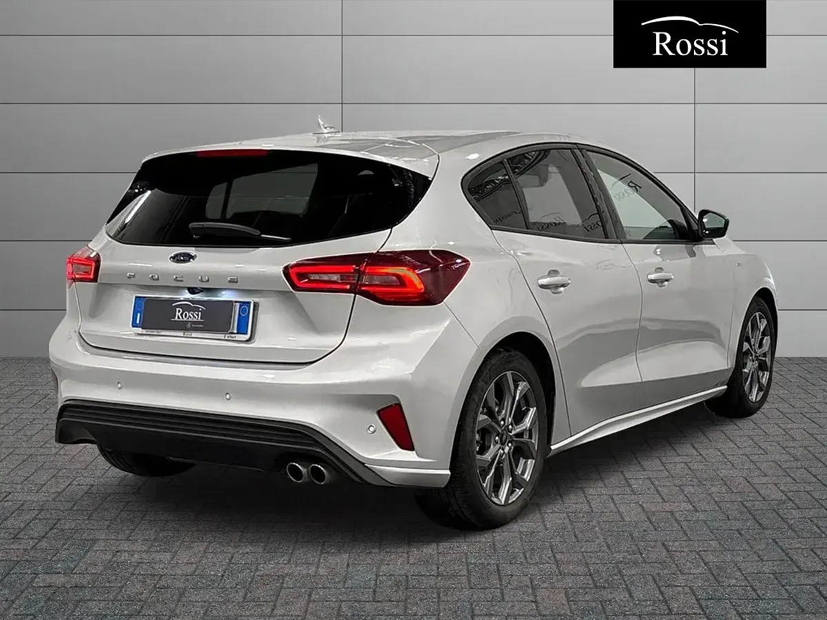 Käytetty Ford Focus ST-Line 116 HP (85 kW) 2025 Harmaa Farmari