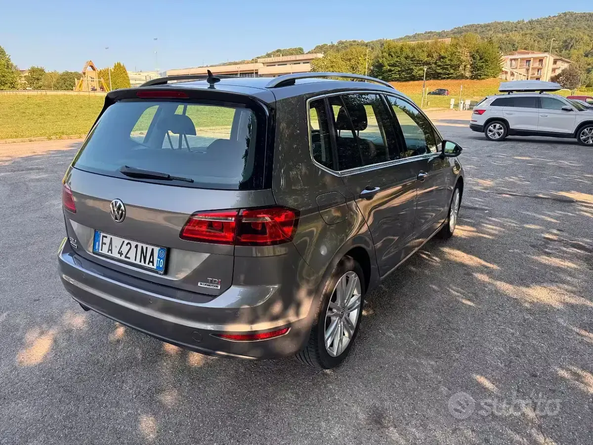 Usata VW Golf Sportsvan Highline 110 CV (80 kW) 2015 Grigio Monovolume