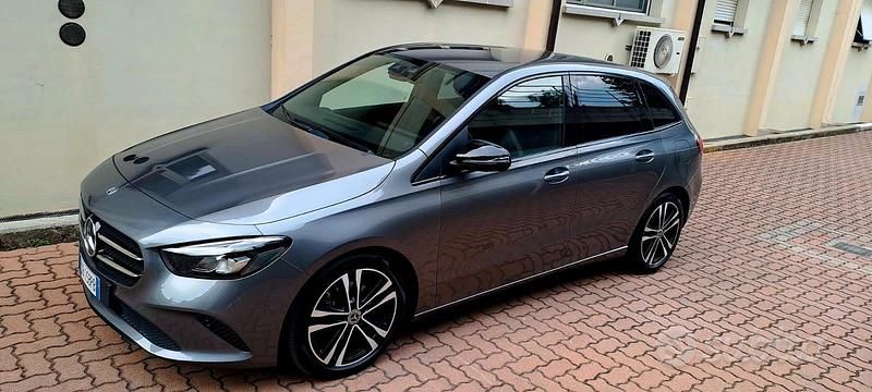 Usata Mercedes B200 150 CV (110 kW) 2020 Grigio Monovolume