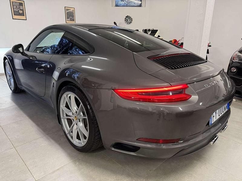 Usata Porsche 991 370 CV (272 kW) 2018 Grigio agata Coupé