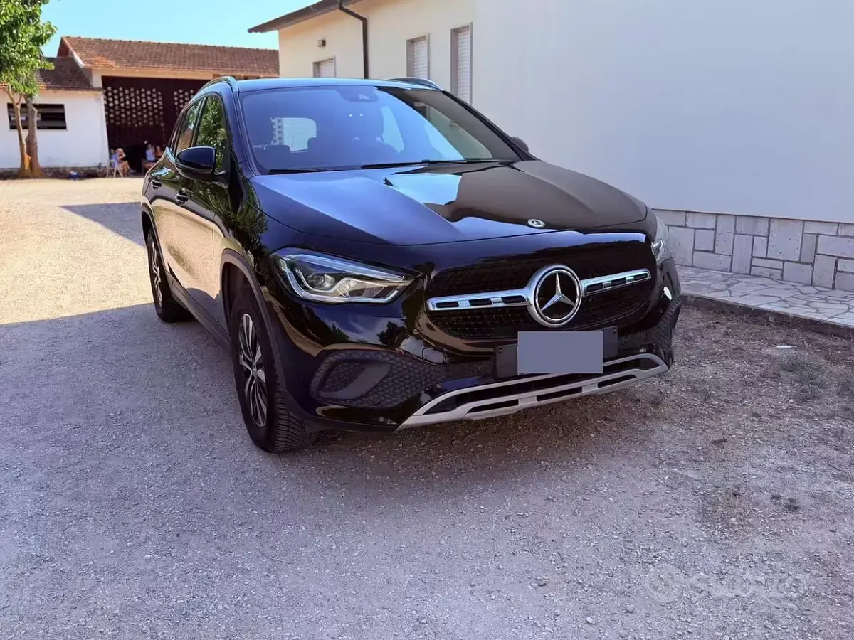 Usata Mercedes GLA180 Executive 116 CV (85 kW) 2021 Nero SUV