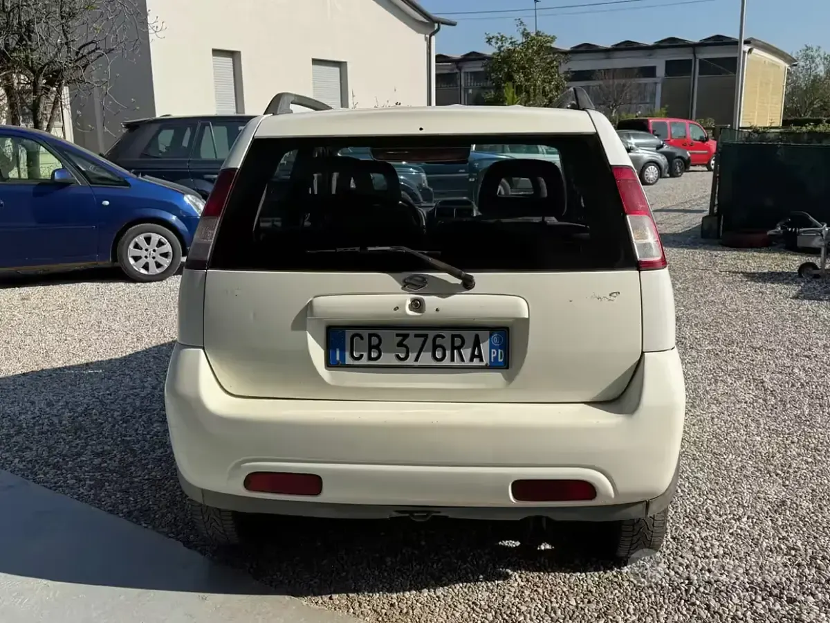 Usado Suzuki Ignis GL 83 CV (61 kW) 2002 Blanco Utilitario