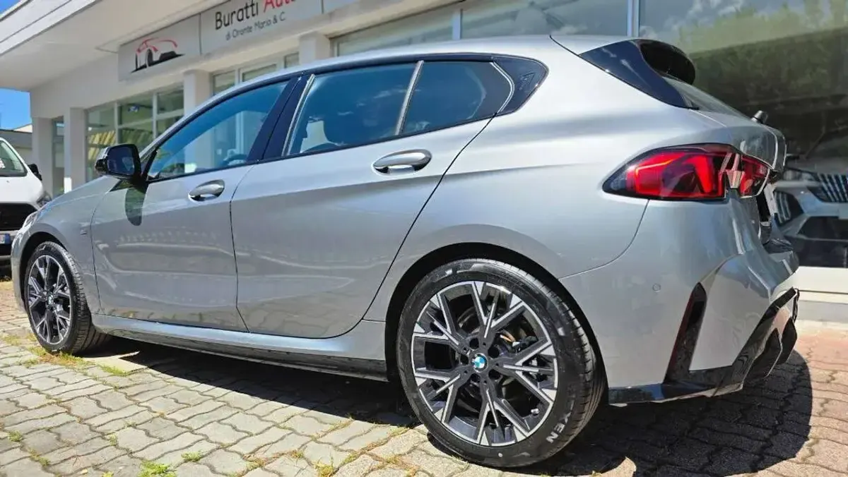 Usata BMW 120 M Sport 170 CV (125 kW) 2025 Kyscraper grey metallic Utilitaria