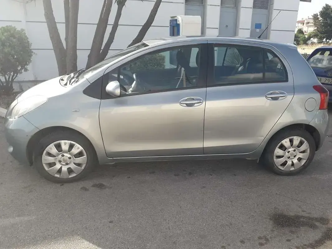Usata Toyota Yaris 65 CV (47 kW) 2007 Grigio Utilitaria