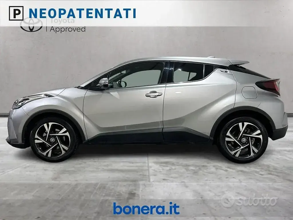 Usata Toyota C-HR Trend 122 CV (89 kW) 2022 Argento SUV