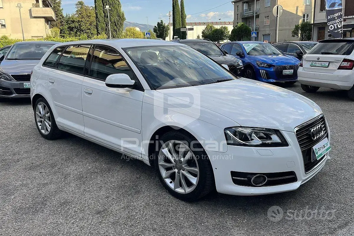 Usata Audi A3 Sportback Ambition 105 CV (77 kW) 2011 Bianco Utilitaria
