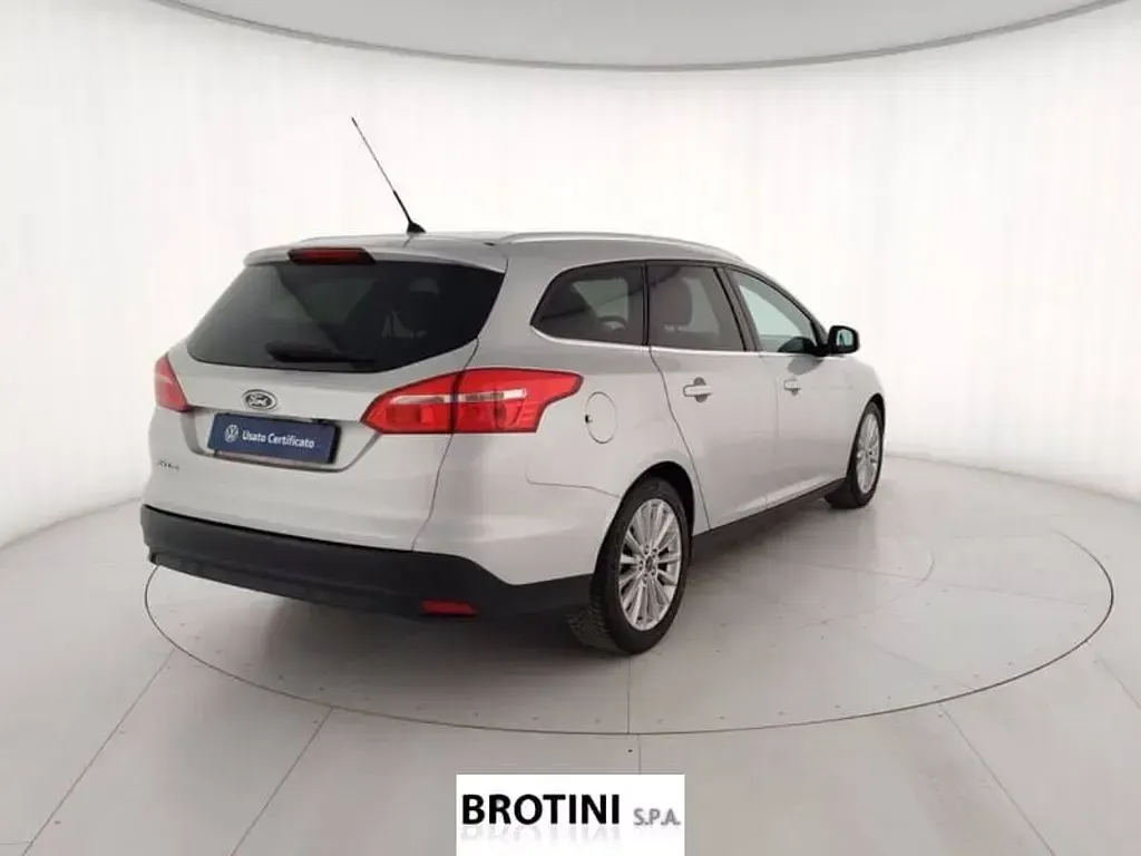 Usata Ford Focus Titanium 120 CV (88 kW) 2016 Argento metallizzato Station wagon