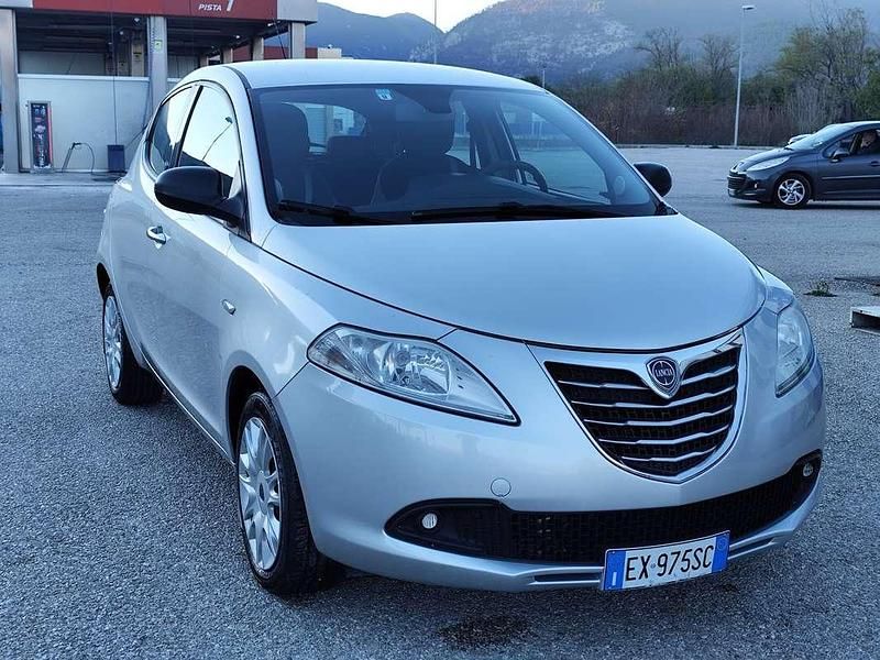 Usata Lancia Ypsilon S 95 CV (69 kW) 2014 Argento Utilitaria