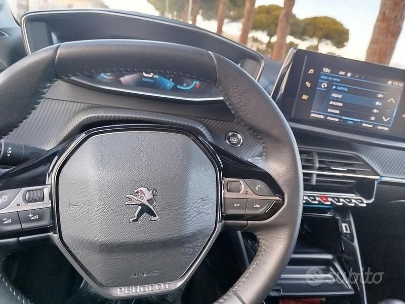 Usata Peugeot 208 100 CV (73 kW) 2022 Grigio Utilitaria