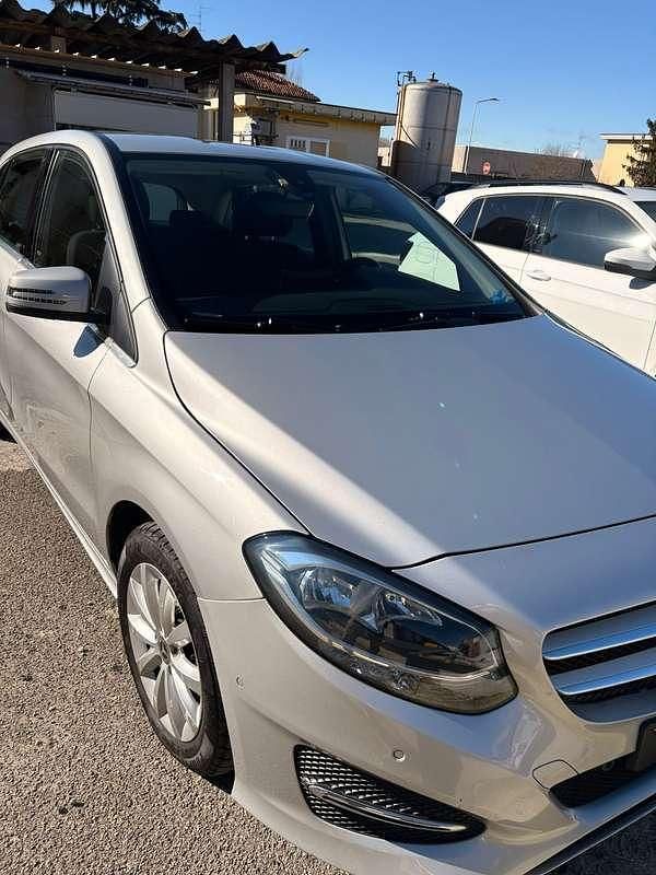 Usata Mercedes B180 109 CV (80 kW) 2017 Monovolume