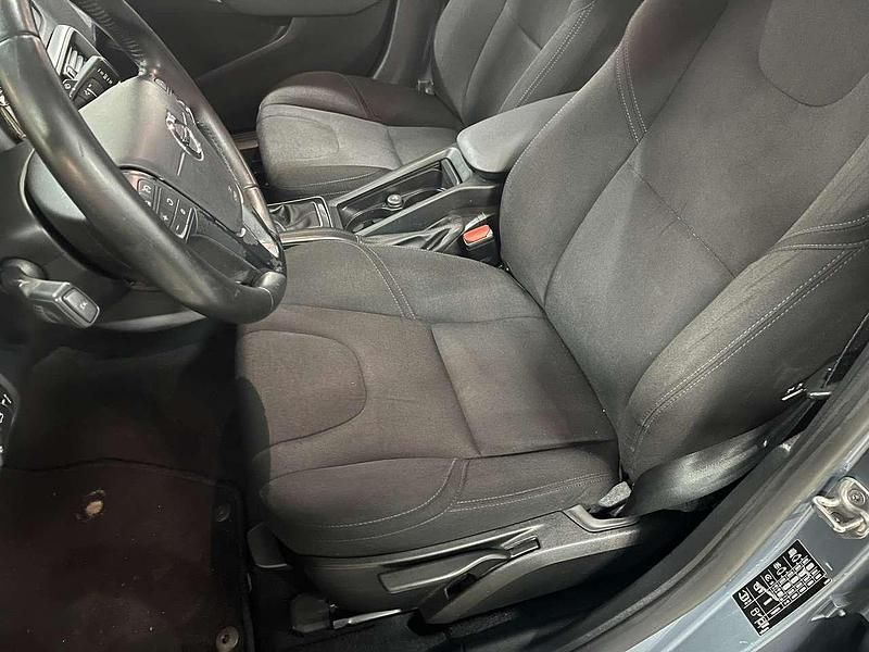 Usata Volvo V40 120 CV (88 kW) 2017 Blu/azzurro Berlina