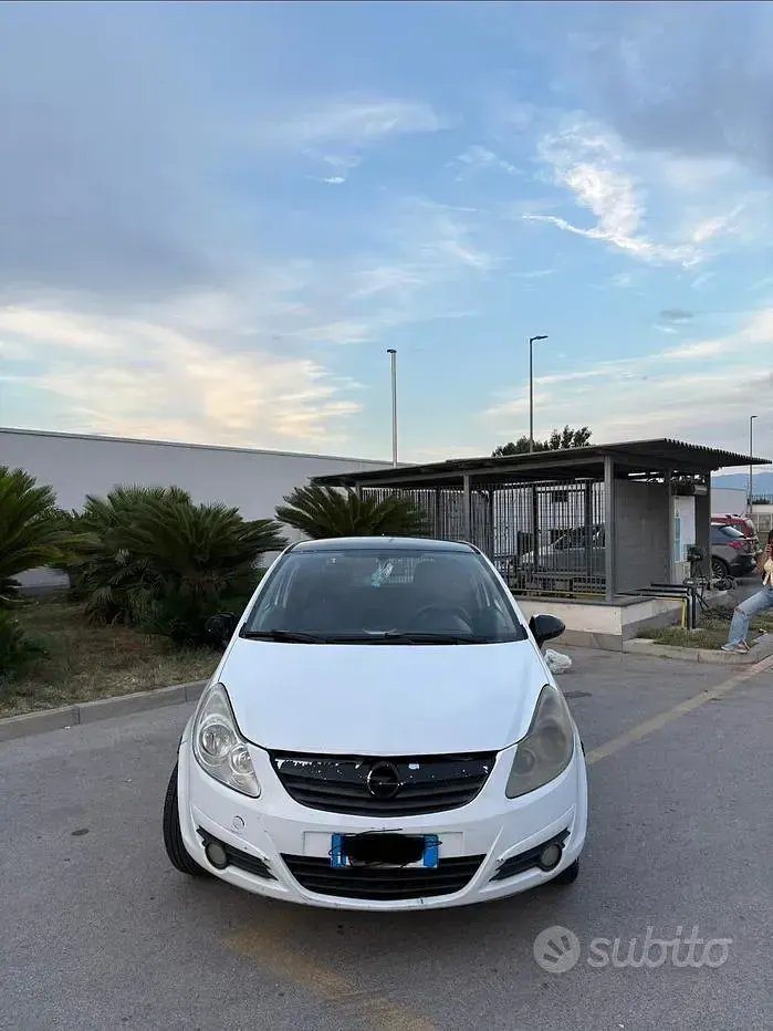 Usata Opel Corsa 75 CV (55 kW) 2009 Bianco Utilitaria