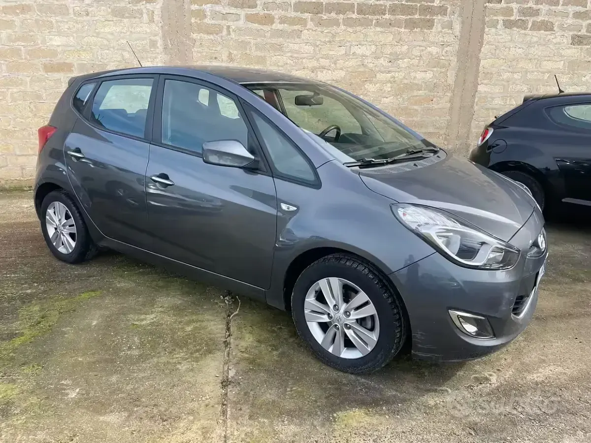 Usata Hyundai ix20 Comfort 77 CV (56 kW) 2011 Grigio Utilitaria