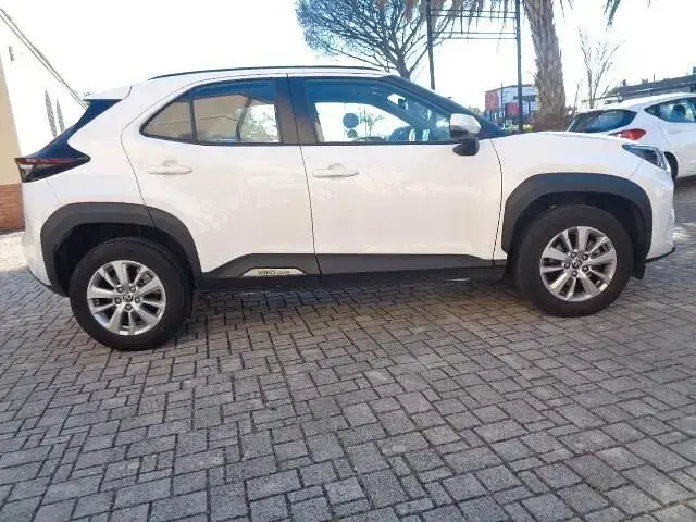Usata Toyota Yaris Cross Active 92 CV (67 kW) 2024 Bianco SUV