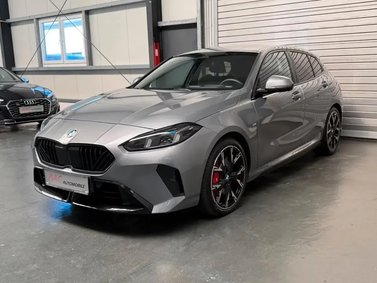 Usata BMW 120 M Sport 169 CV (124 kW) 2025 Grigio Utilitaria