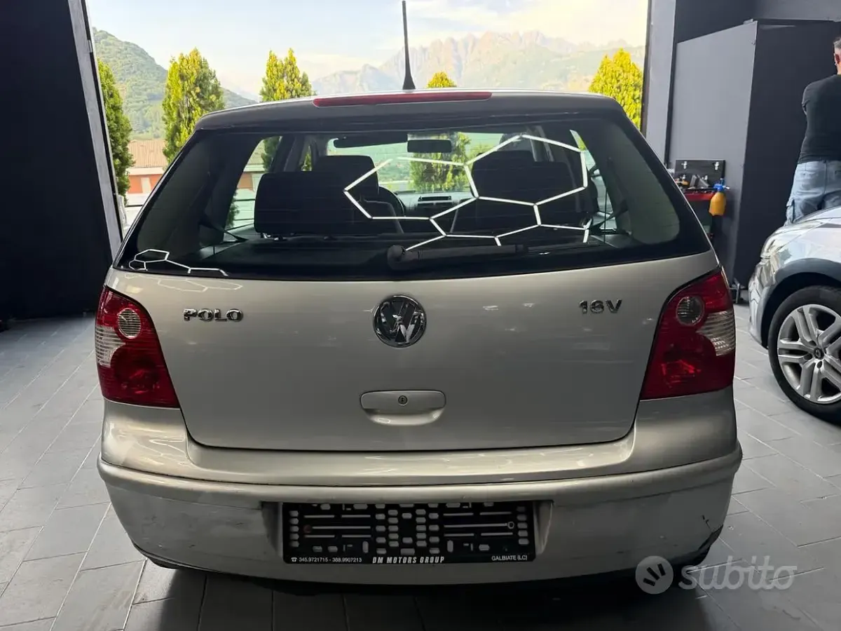 Usata VW Polo Highline 101 CV (74 kW) 2004 Grigio Utilitaria