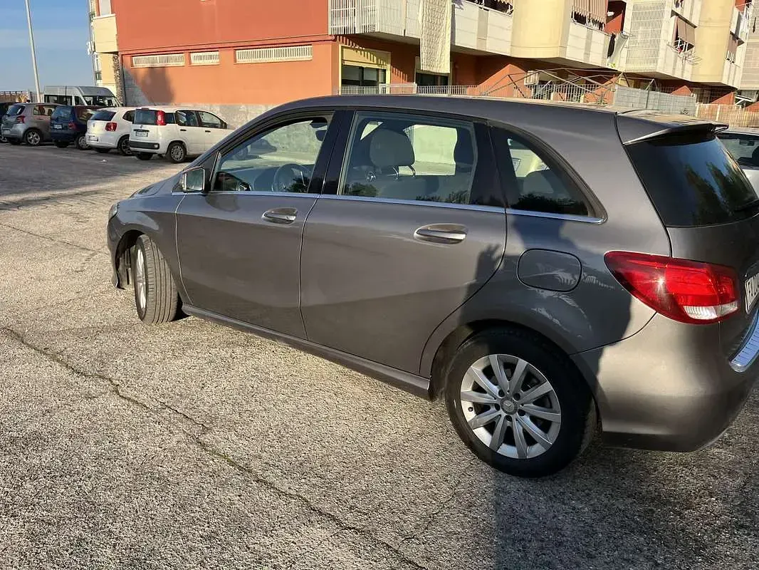 Usata Mercedes B180 109 CV (80 kW) 2016 Utilitaria