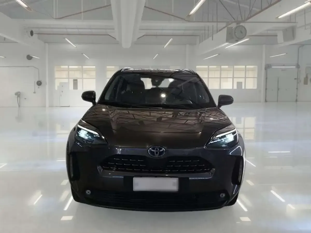 Usata Toyota Yaris Cross Lounge 92 CV (67 kW) 2023 Grigio SUV
