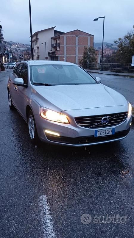 Usata Volvo V60 120 CV (88 kW) 2015 Grigio Station wagon