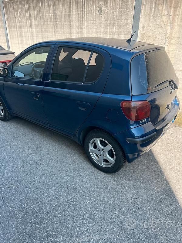 Usata Toyota Yaris 75 CV (55 kW) 2003 Blu Utilitaria