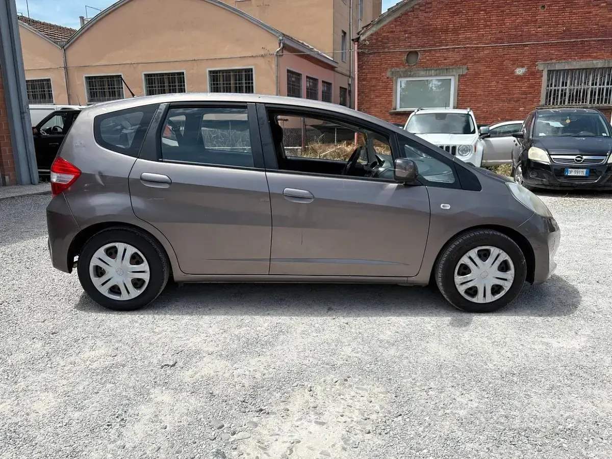 Usata Honda Jazz 90 CV (66 kW) 2012 Marrone Utilitaria