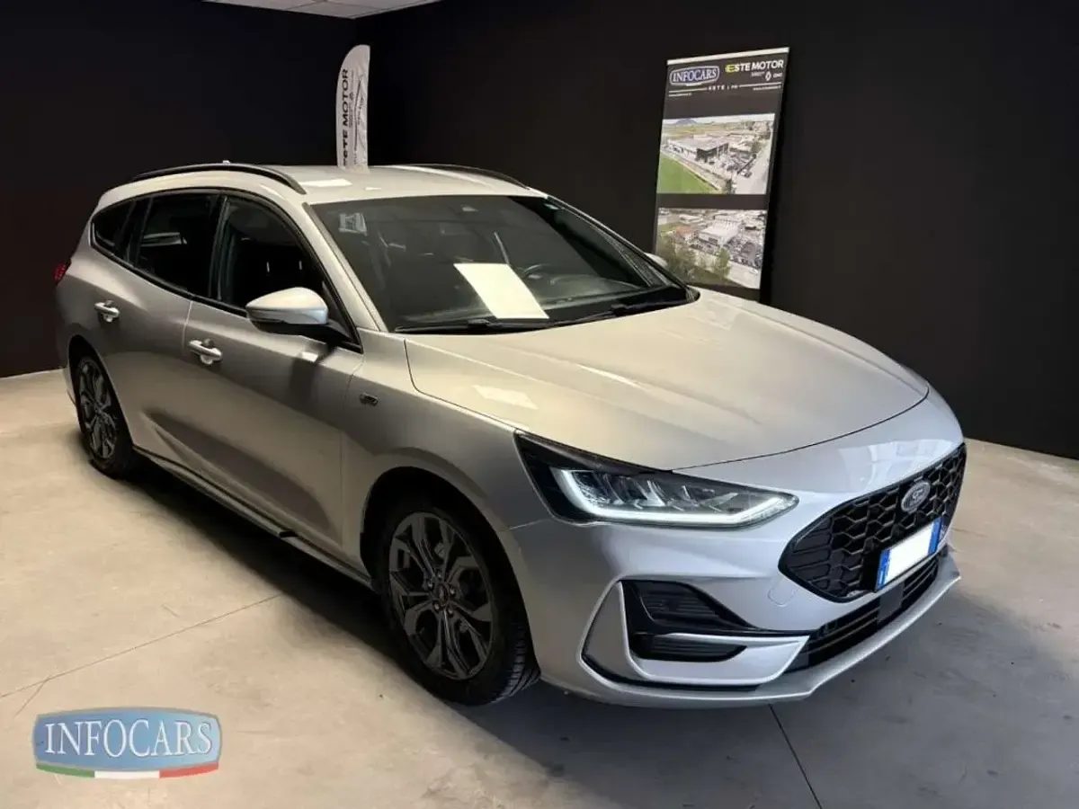 Usata Ford Focus ST-Line 155 CV (114 kW) 2023 Argento metallizzato Station wagon