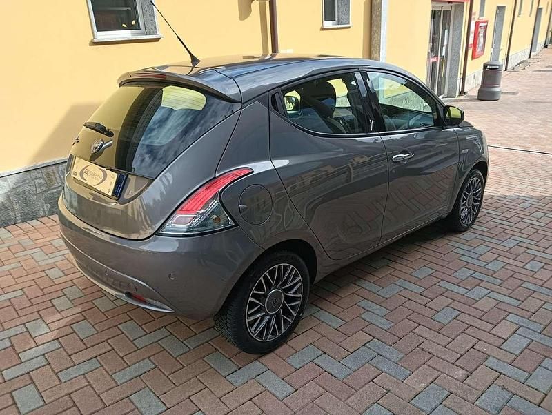 Usata Lancia Ypsilon Platinum 69 CV (50 kW) 2018 Grigio Utilitaria