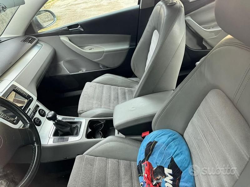 Usata VW Passat 116 CV (85 kW) 2005 Grigio Berlina
