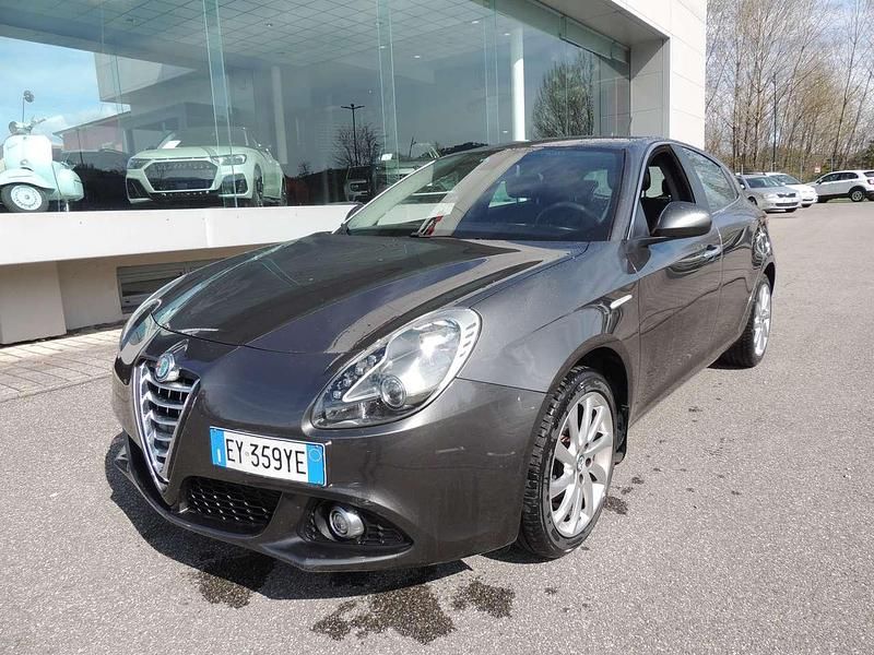 Usata Alfa Romeo Giulietta Distinctive 120 CV (88 kW) 2015 Grigio Utilitaria