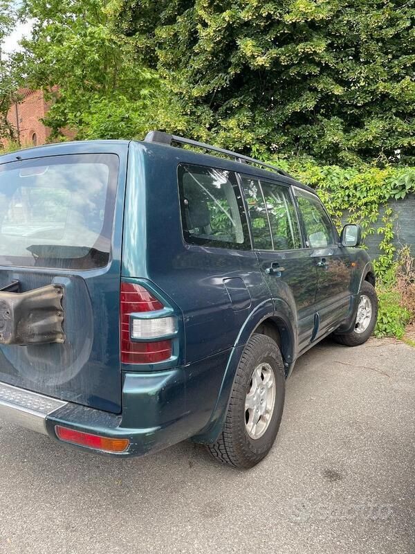 Usata Mitsubishi Pajero 2001 Verde SUV