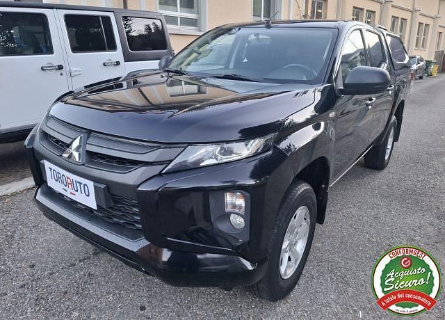 Usata Mitsubishi L200 Invite 150 CV (110 kW) 2021 Nero Pick-up