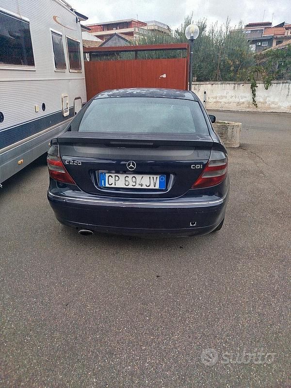 Usata Mercedes C220 150 CV (110 kW) 2005 Blu Coupé